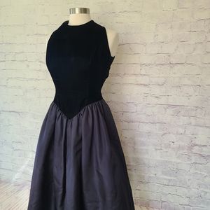 Gunne Sax by Jessica McClintock Black Velvet X-Back Bodice Midi Dress